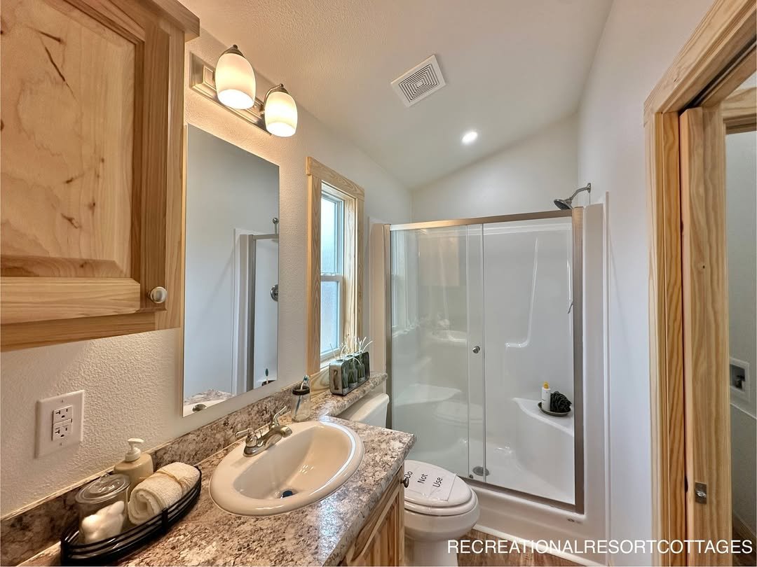 Cardinal 399sf 1Bed – 1Bath and loft - Image 4